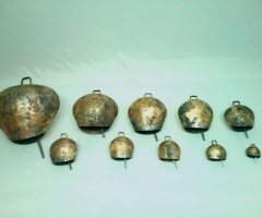 Cowbells for livestock, type A.
